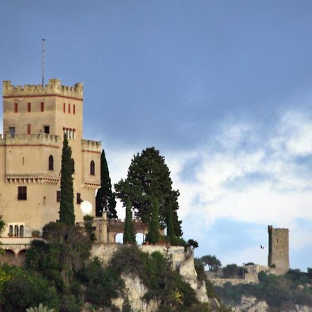 Vila Pedalando Sul Mare Finale Ligure Exteriér fotografie